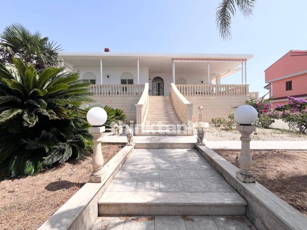 casa indipendente in vendita a Ragusa in zona Marina