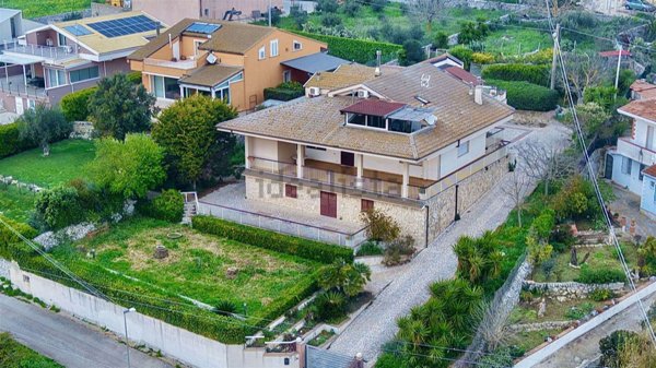 casa indipendente in vendita a Ragusa