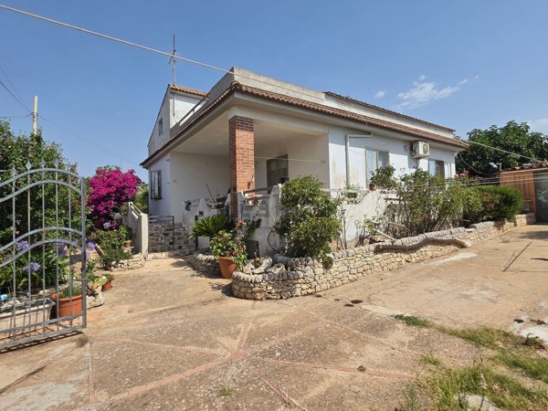 casa indipendente in vendita a Ragusa