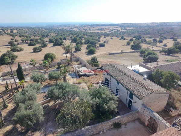 casa indipendente in vendita a Ragusa