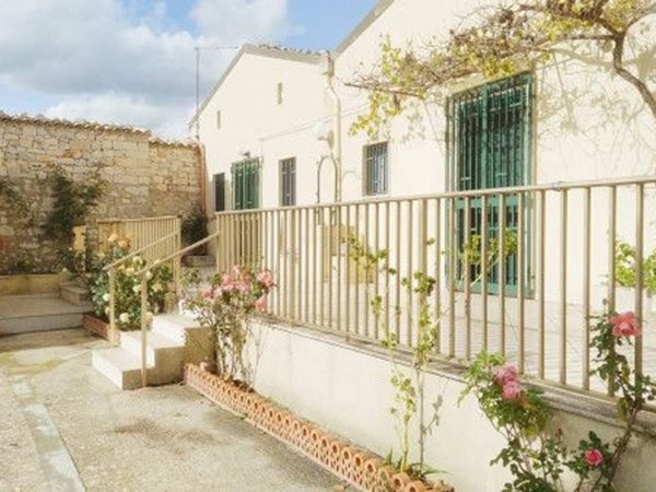 casa indipendente in vendita a Ragusa