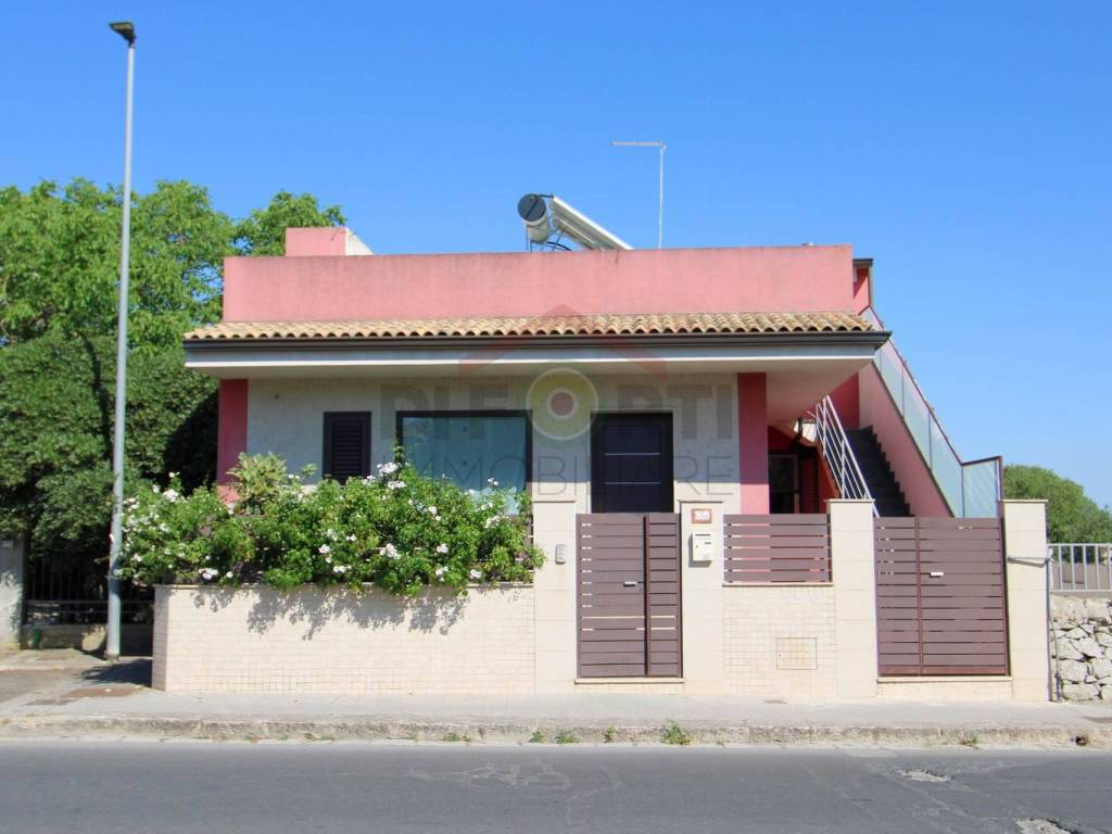 casa indipendente in vendita a Ragusa