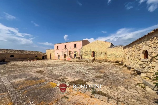 casa indipendente in vendita a Ragusa in zona Marina