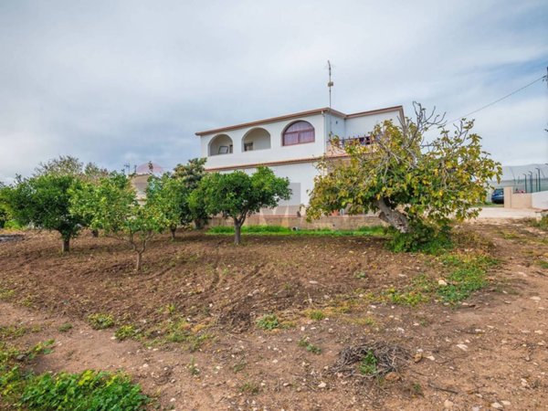 casa indipendente in vendita a Ragusa