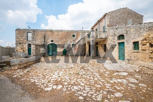 casa indipendente in vendita a Ragusa