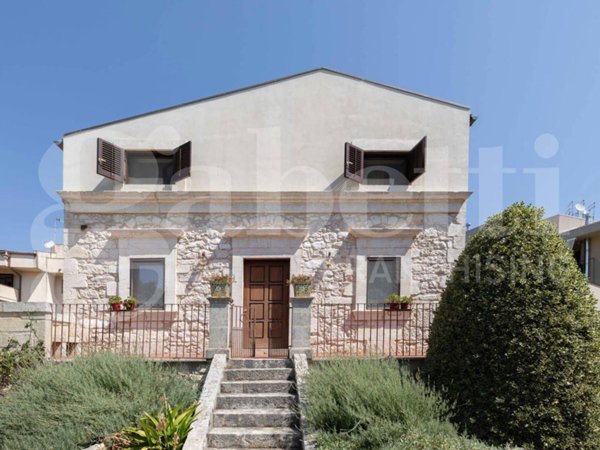 casa indipendente in vendita a Ragusa in zona L'Annunziata