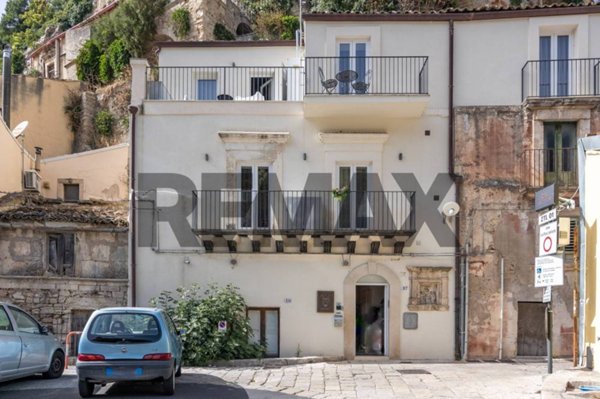 casa indipendente in vendita a Ragusa in zona Ibla