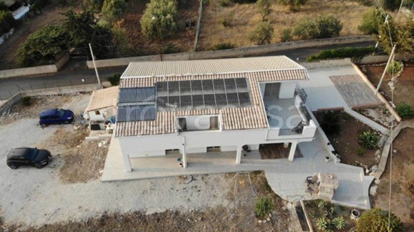 casa indipendente in vendita a Ragusa in zona Marina