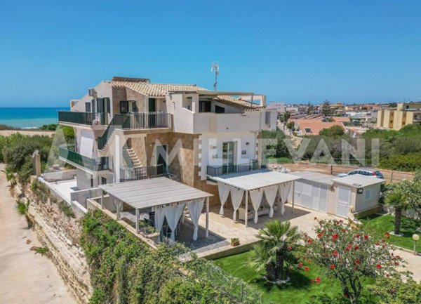 casa indipendente in vendita a Ragusa in zona Marina