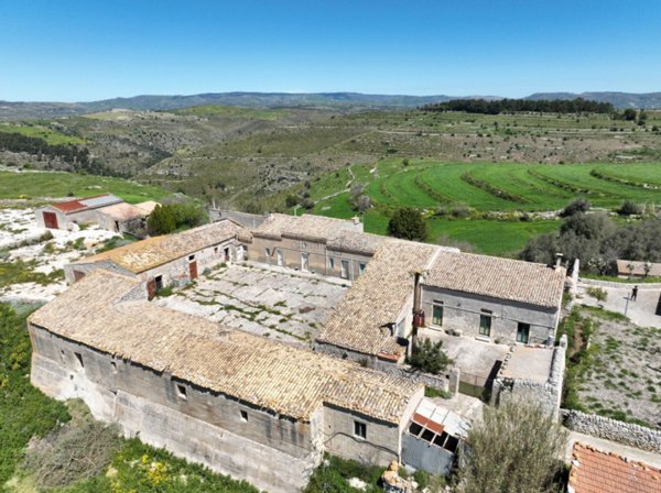 casa indipendente in vendita a Ragusa in zona San Giacomo / Bellocozzo