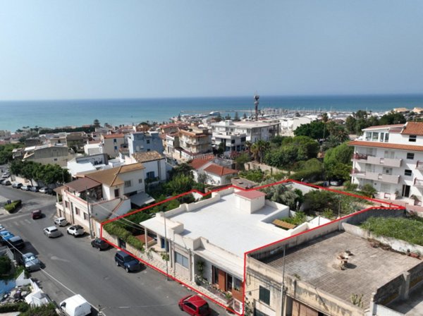 casa indipendente in vendita a Ragusa in zona Marina