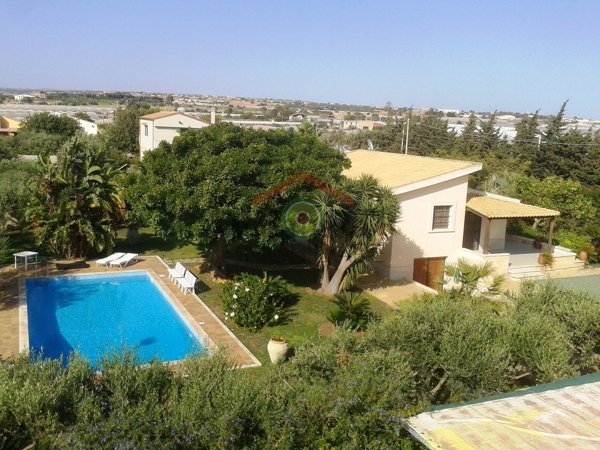 casa indipendente in vendita a Ragusa