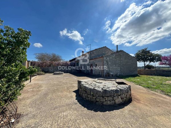 casa indipendente in vendita a Ragusa