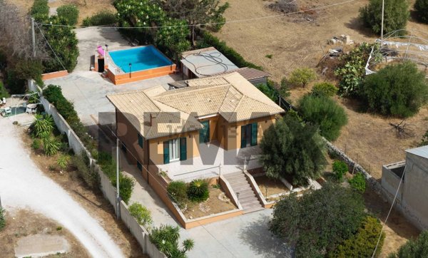 casa indipendente in vendita a Ragusa in zona Marina
