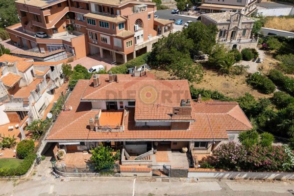casa indipendente in vendita a Ragusa