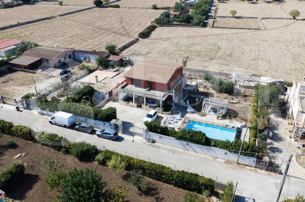 casa indipendente in vendita a Ragusa in zona Pizzillo