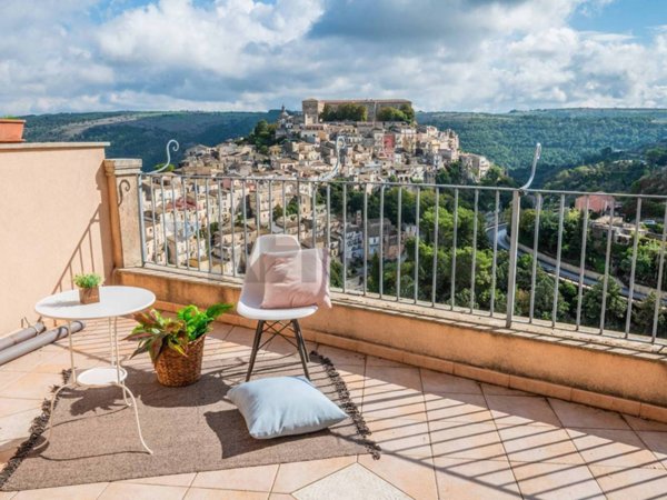 casa indipendente in vendita a Ragusa in zona Ibla