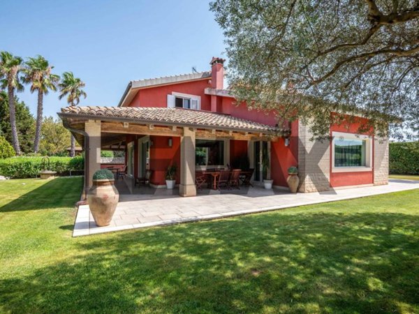 casa indipendente in vendita a Ragusa
