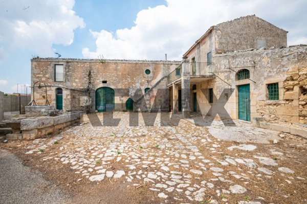 casa indipendente in vendita a Ragusa
