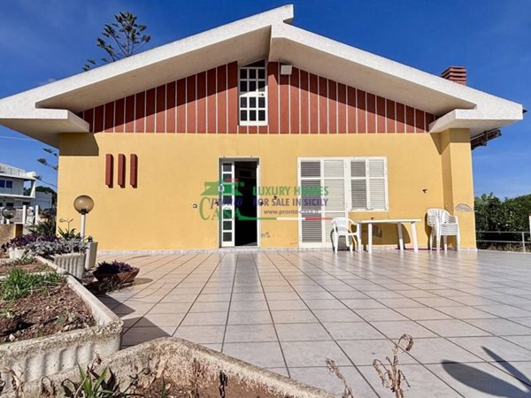 casa indipendente in vendita a Ragusa in zona Marina