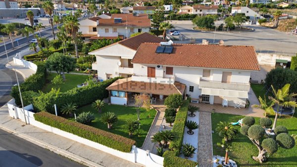 casa indipendente in vendita a Ragusa in zona Marina