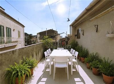 casa indipendente in vendita a Ragusa in zona Ragusa Centro