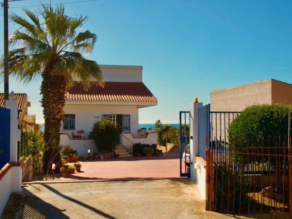 casa indipendente in vendita a Ragusa in zona Marina