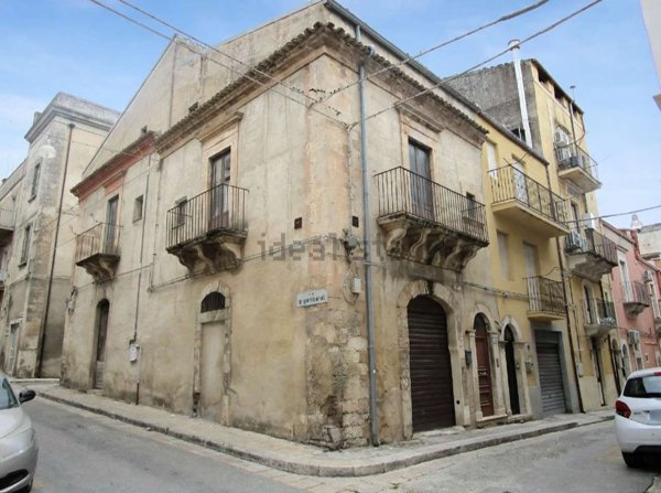 casa indipendente in vendita a Ragusa in zona Ibla