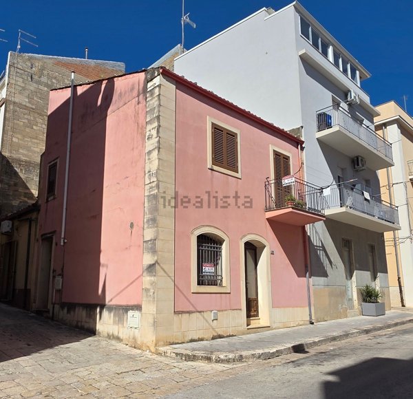 casa indipendente in vendita a Ragusa in zona Ragusa Centro