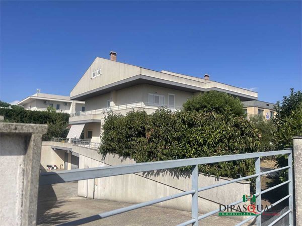 casa indipendente in vendita a Ragusa