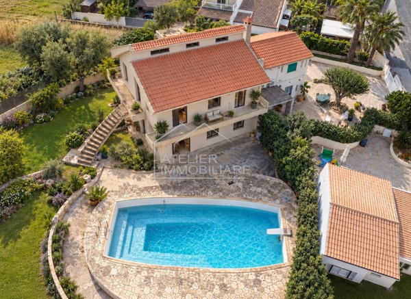 casa indipendente in vendita a Ragusa in zona Marina