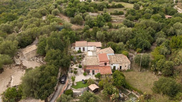 casa indipendente in vendita a Ragusa in zona Ibla