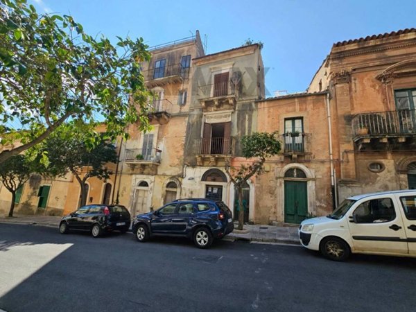 casa indipendente in vendita a Ragusa in zona Ragusa Centro
