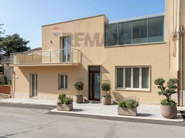 casa indipendente in vendita a Ragusa