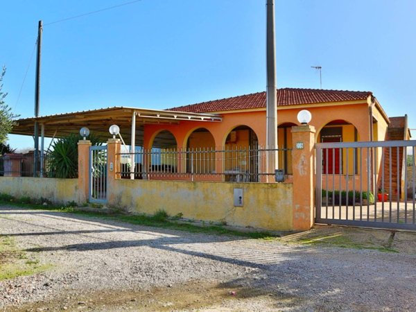 casa indipendente in vendita a Santa Croce Camerina in zona Punta Secca