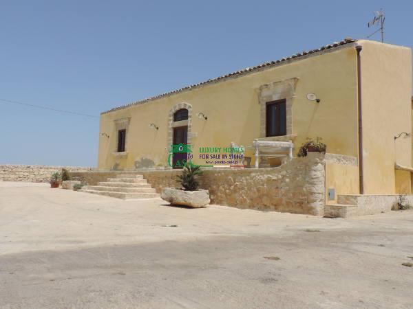 casa indipendente in vendita a Santa Croce Camerina