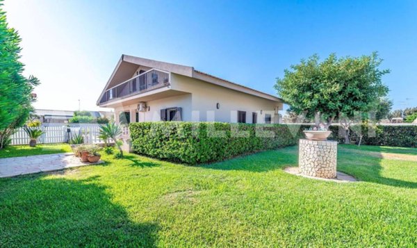 villa in vendita a Santa Croce Camerina in zona Casuzze/Kaukana