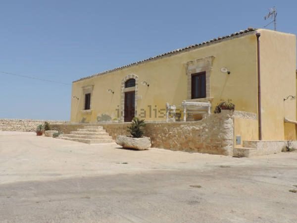 casa indipendente in vendita a Santa Croce Camerina