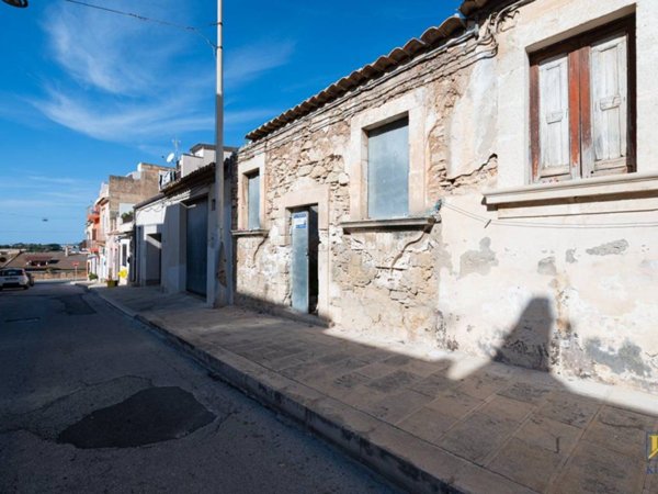 casa indipendente in vendita a Santa Croce Camerina
