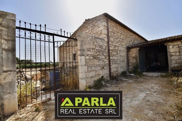 casa indipendente in vendita a Santa Croce Camerina