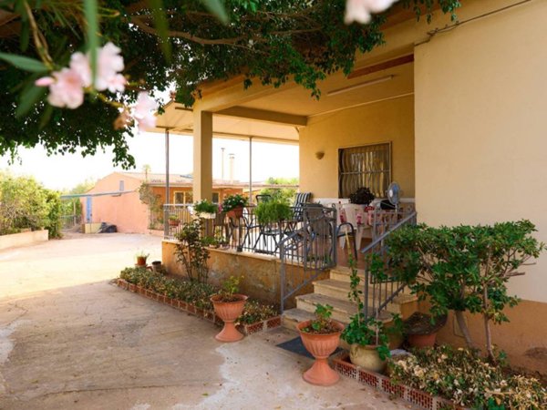 casa indipendente in vendita a Santa Croce Camerina in zona Casazze