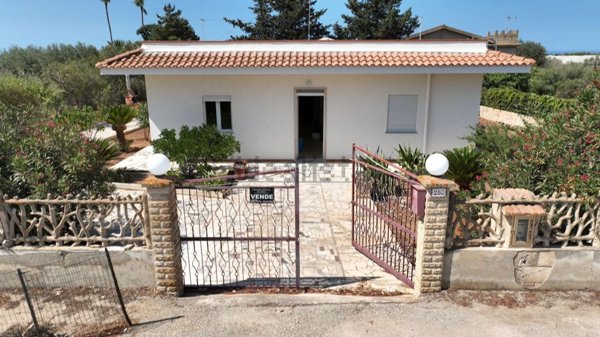casa indipendente in vendita a Santa Croce Camerina in zona Pellegrino