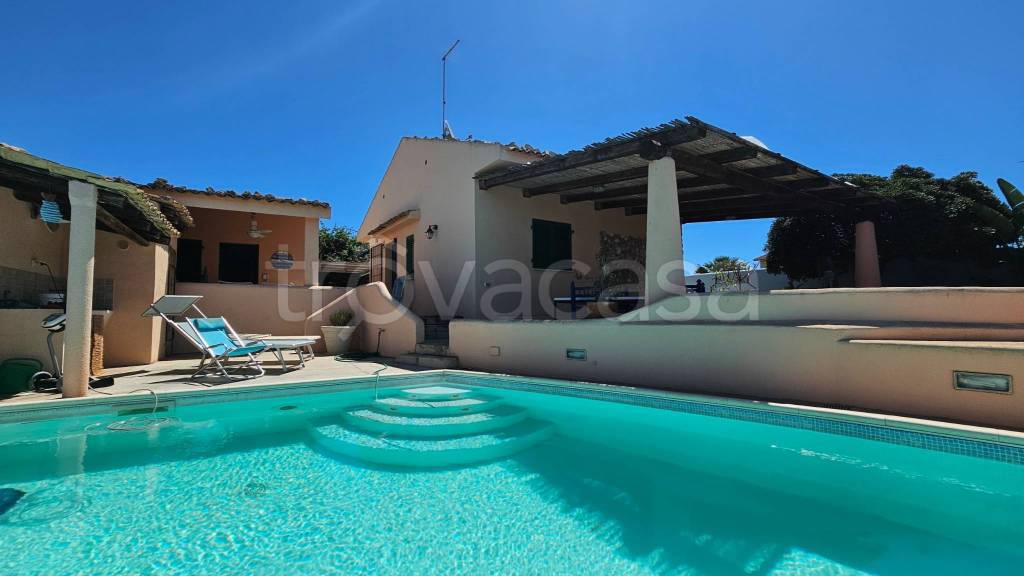 casa indipendente in vendita a Santa Croce Camerina in zona Casuzze/Kaukana