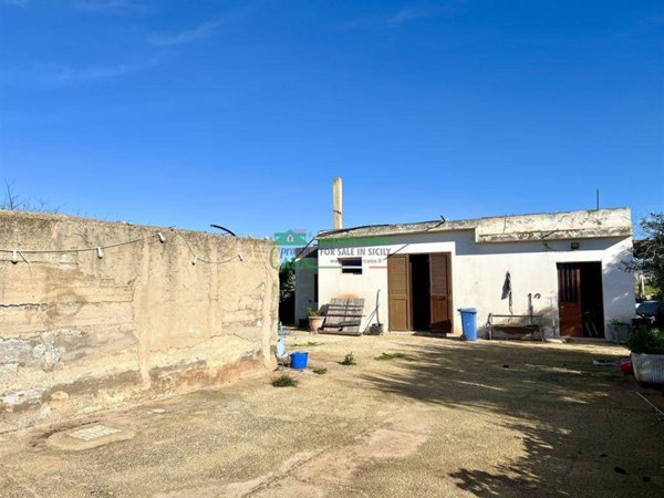 casa indipendente in vendita a Santa Croce Camerina in zona Casuzze/Kaukana