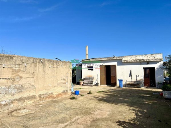 casa indipendente in vendita a Santa Croce Camerina in zona Casuzze/Kaukana