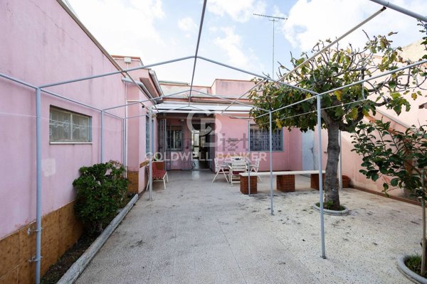 casa indipendente in vendita a Santa Croce Camerina in zona Casuzze/Kaukana