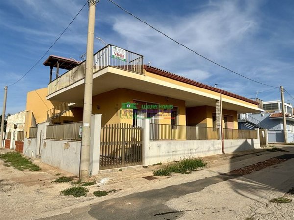 casa indipendente in vendita a Santa Croce Camerina in zona Casuzze/Kaukana