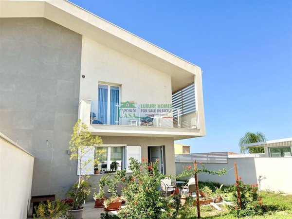 casa indipendente in vendita a Santa Croce Camerina