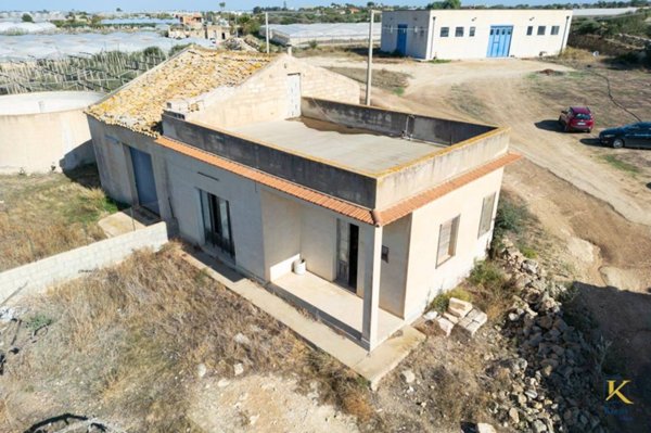 casa indipendente in vendita a Santa Croce Camerina in zona Punta Braccetto