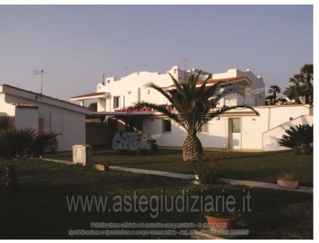 casa indipendente in vendita a Santa Croce Camerina in zona Punta Braccetto